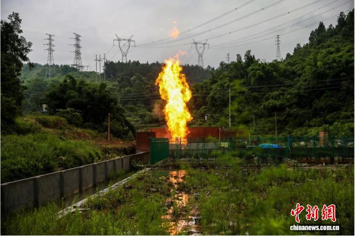圖為涪陵頁岩氣田平橋1井試獲高產工業氣流。江漢油田涪陵頁岩氣公司供圖