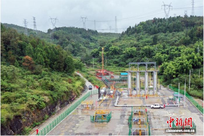 圖為涪陵頁岩氣田平橋1井脫硫站生產現場。江漢油田涪陵頁岩氣公司供圖