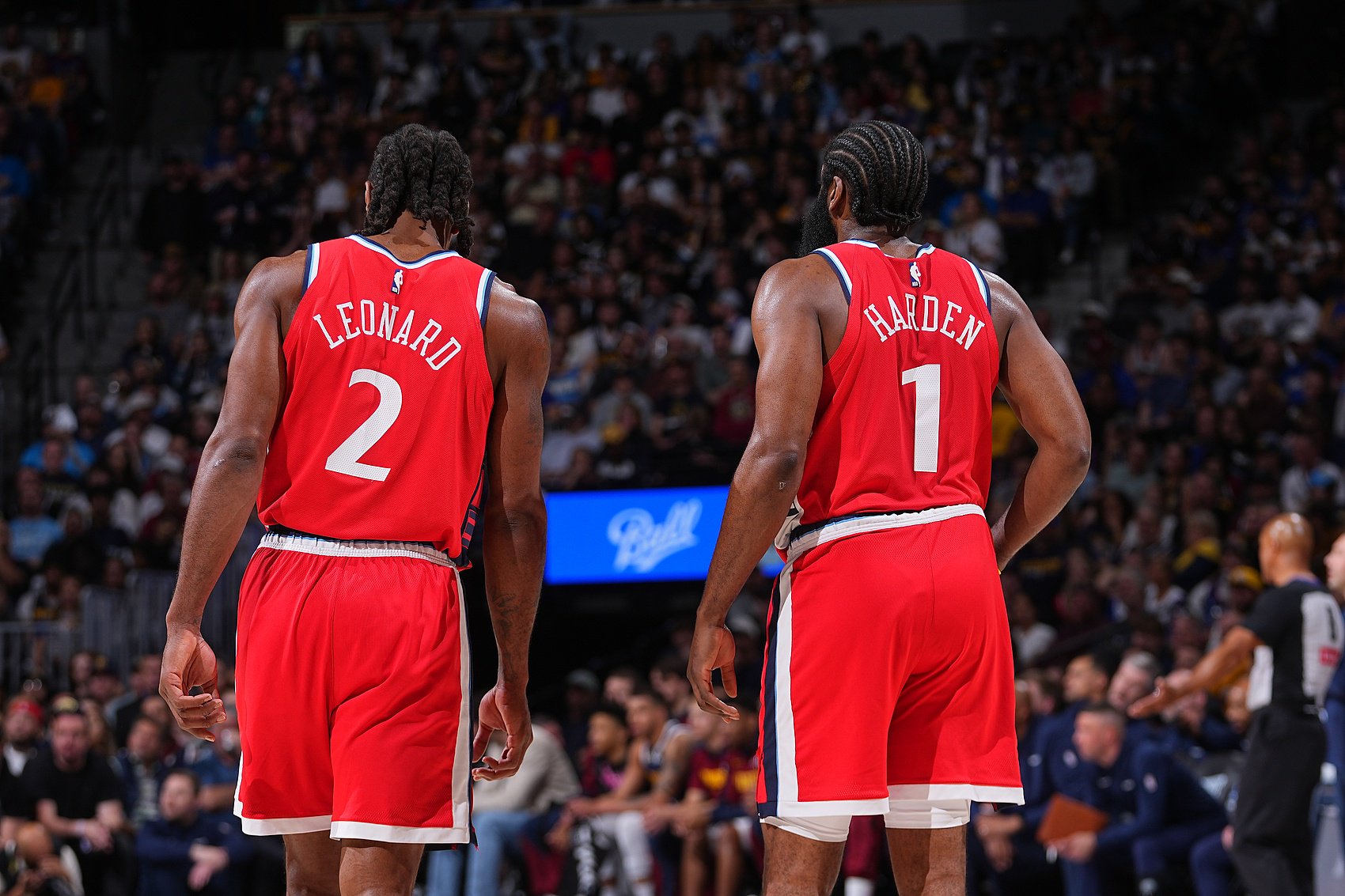 主力挖坑替补填！快船首发五虎正负值-6 保罗领衔替补阵正负值+14