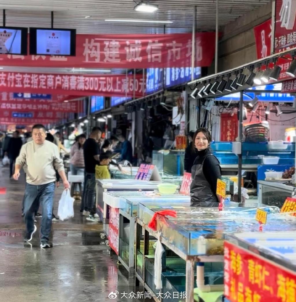 （济南海鲜大市场 记者摄）