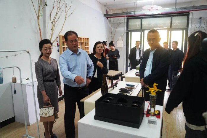 参观贵州财经大学创新创业园