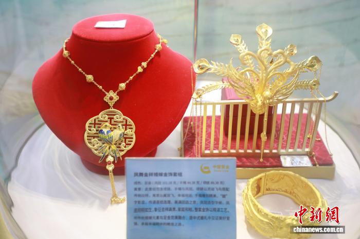 2025中國國際珠寶展16日至20日在京舉行，圖為參展黃金飾品。中國珠寶玉石首飾行業協會 供圖