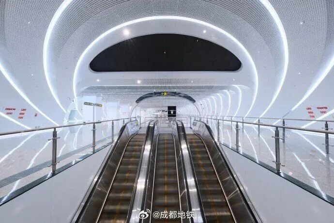 ▲三雄极光倾力打造成都地铁17号线照明工程。