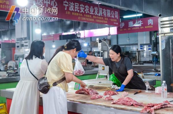牛羊肉销售红火。通讯员供图