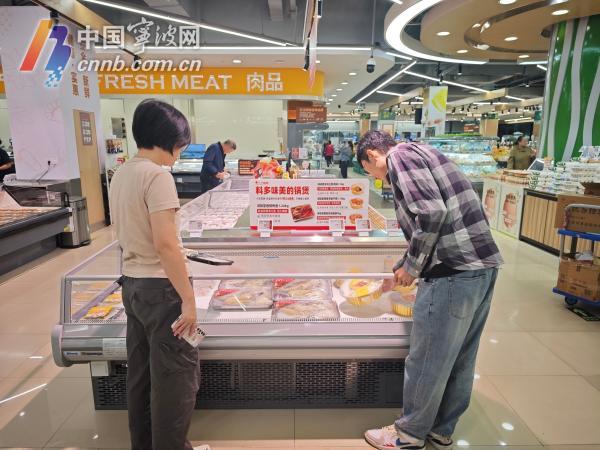 预制锅物由于烹饪便捷受到市民青睐。记者 周晖/摄