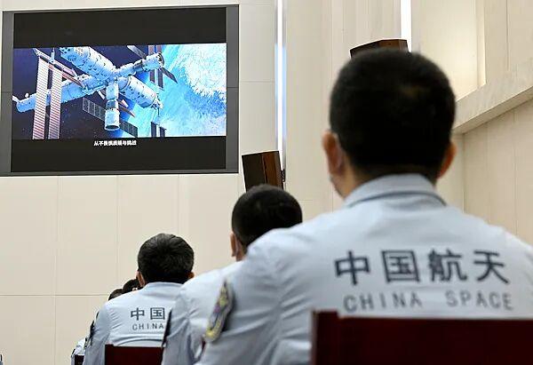 △ 平均年龄不到35岁,“北京明白”成北京航天飞行控制中心调度团队代名词(来源:视觉中国)