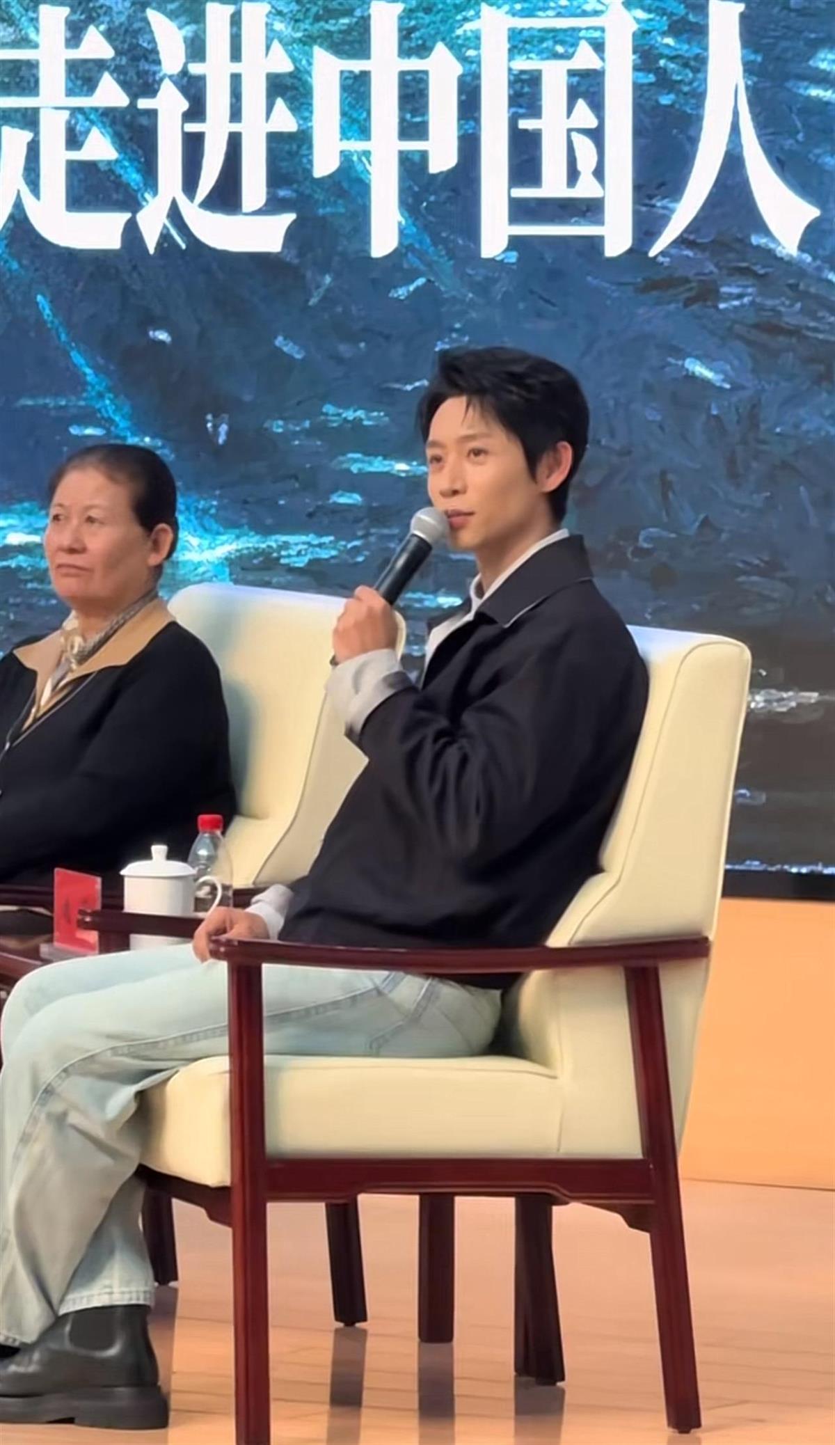 《沉默的荣耀》剧组走进中国人民大学，演员魏晨谈与“东海小组”结缘，希望自己表现“及格”