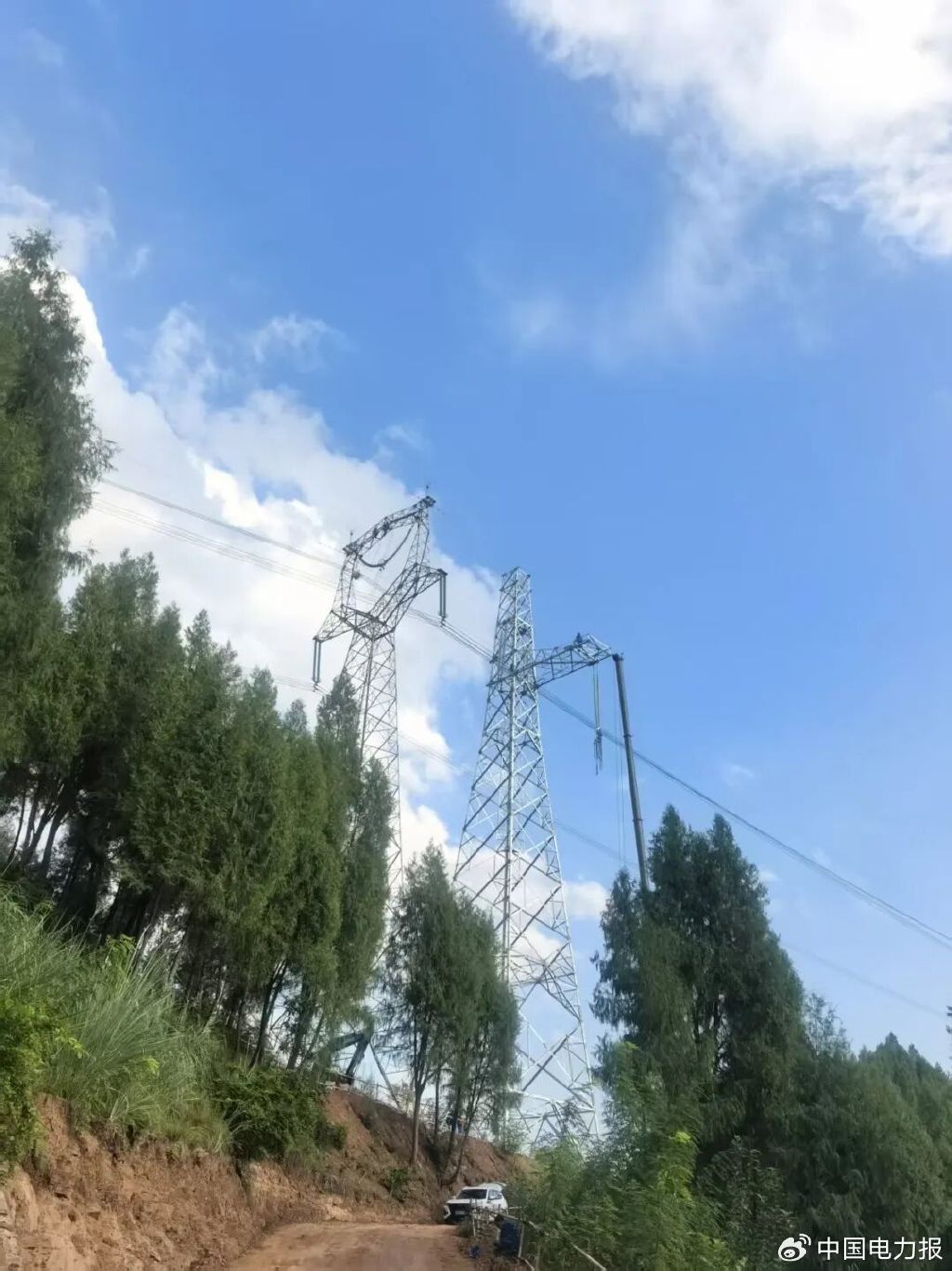 ▲正在实施迁改的500千伏南长二线。 项目施工方供图
