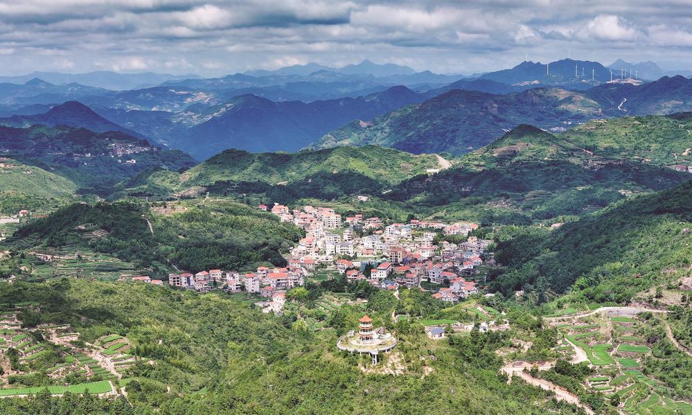 军营村全景图 夏海滨 摄