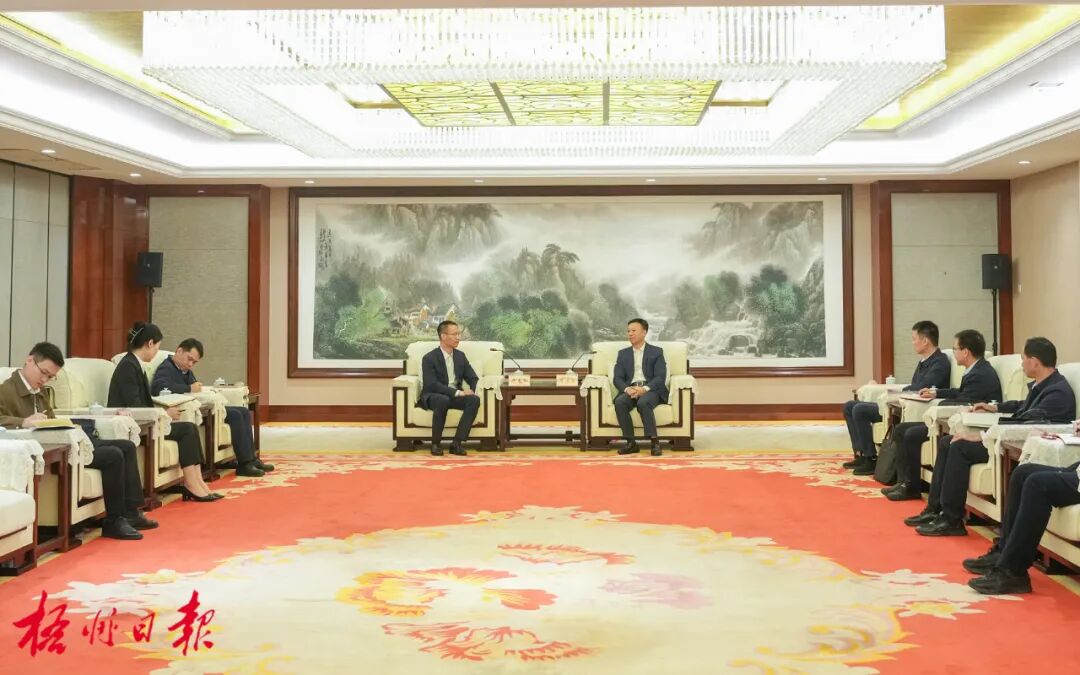 10月23日,市委书记蒋连生会见中科星图股份有限公司董事长许光銮一行。杨扬 摄