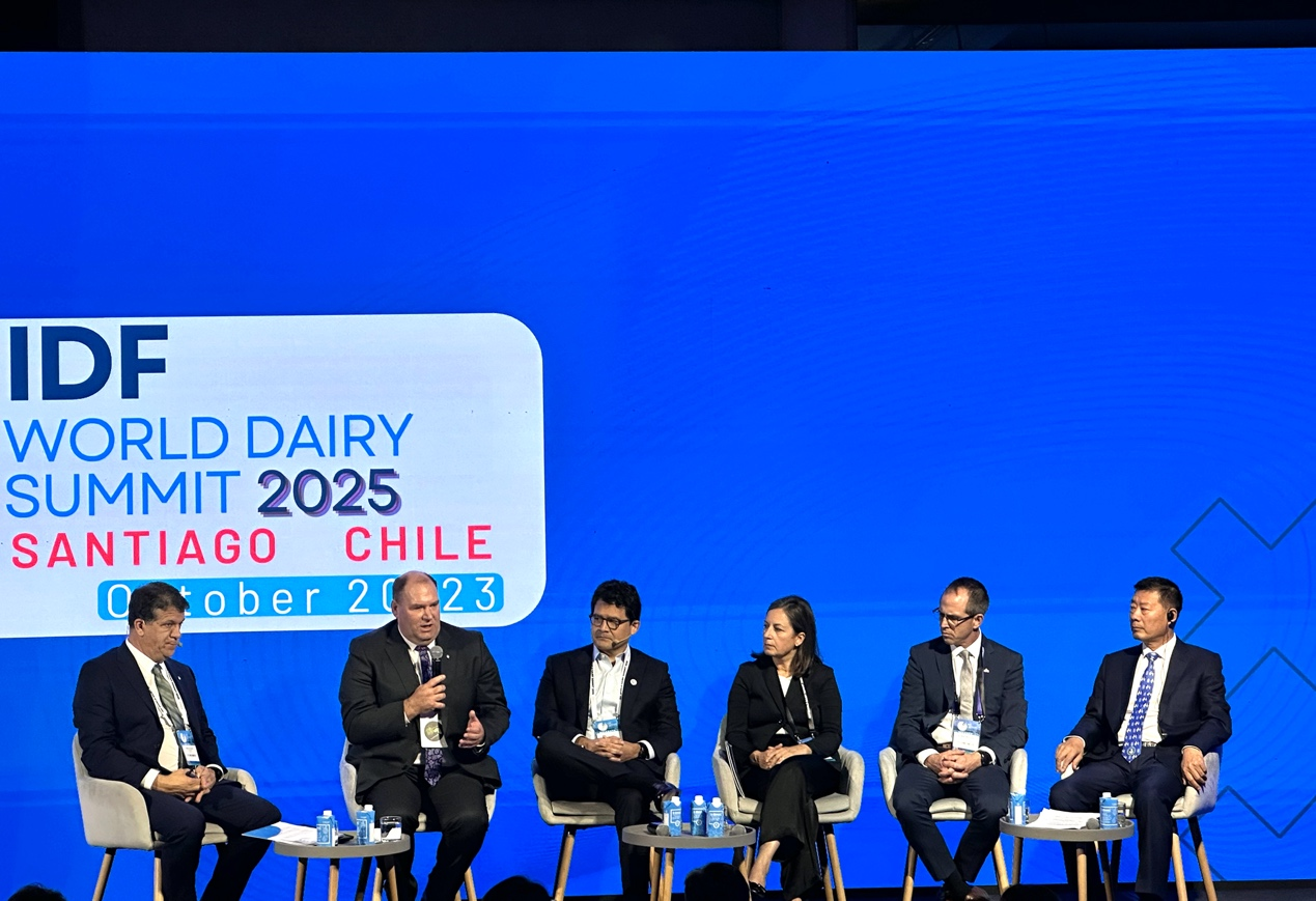 (飞鹤董事长冷友斌出席世界乳业峰会开幕式领袖峰会)