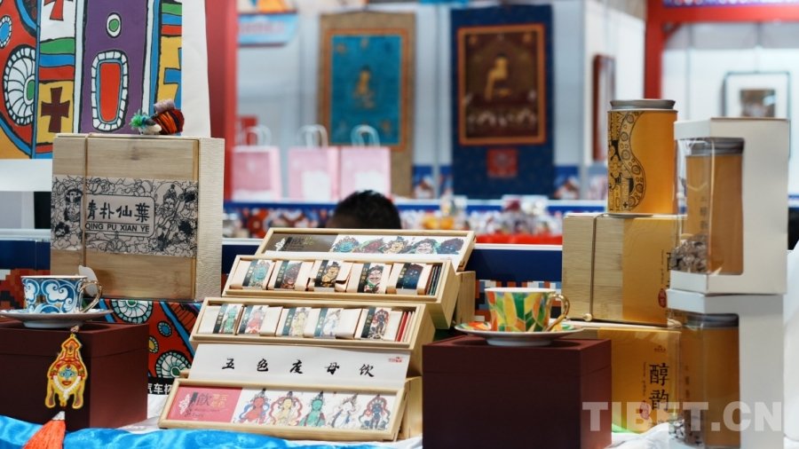 图为展览会各色展品 成都西藏饭店供图