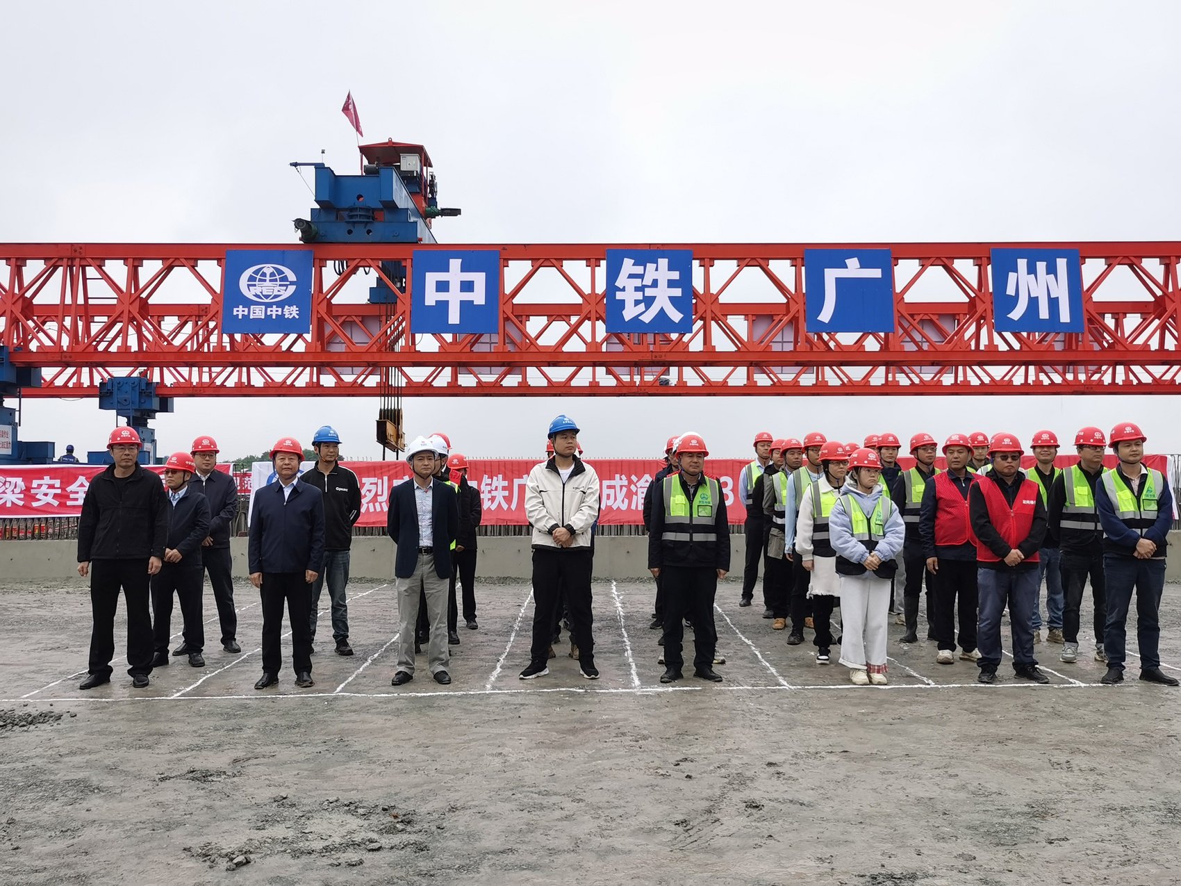 成渝高速公路扩容工程全线首架梁仪式