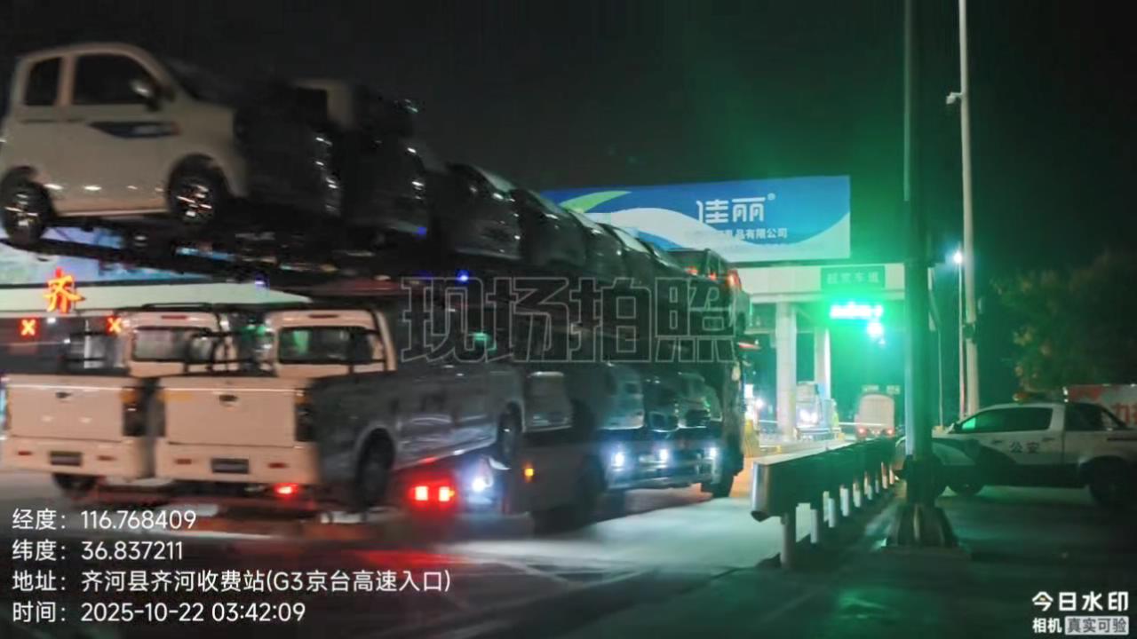 △明显超限的车辆运输车（视频截图）