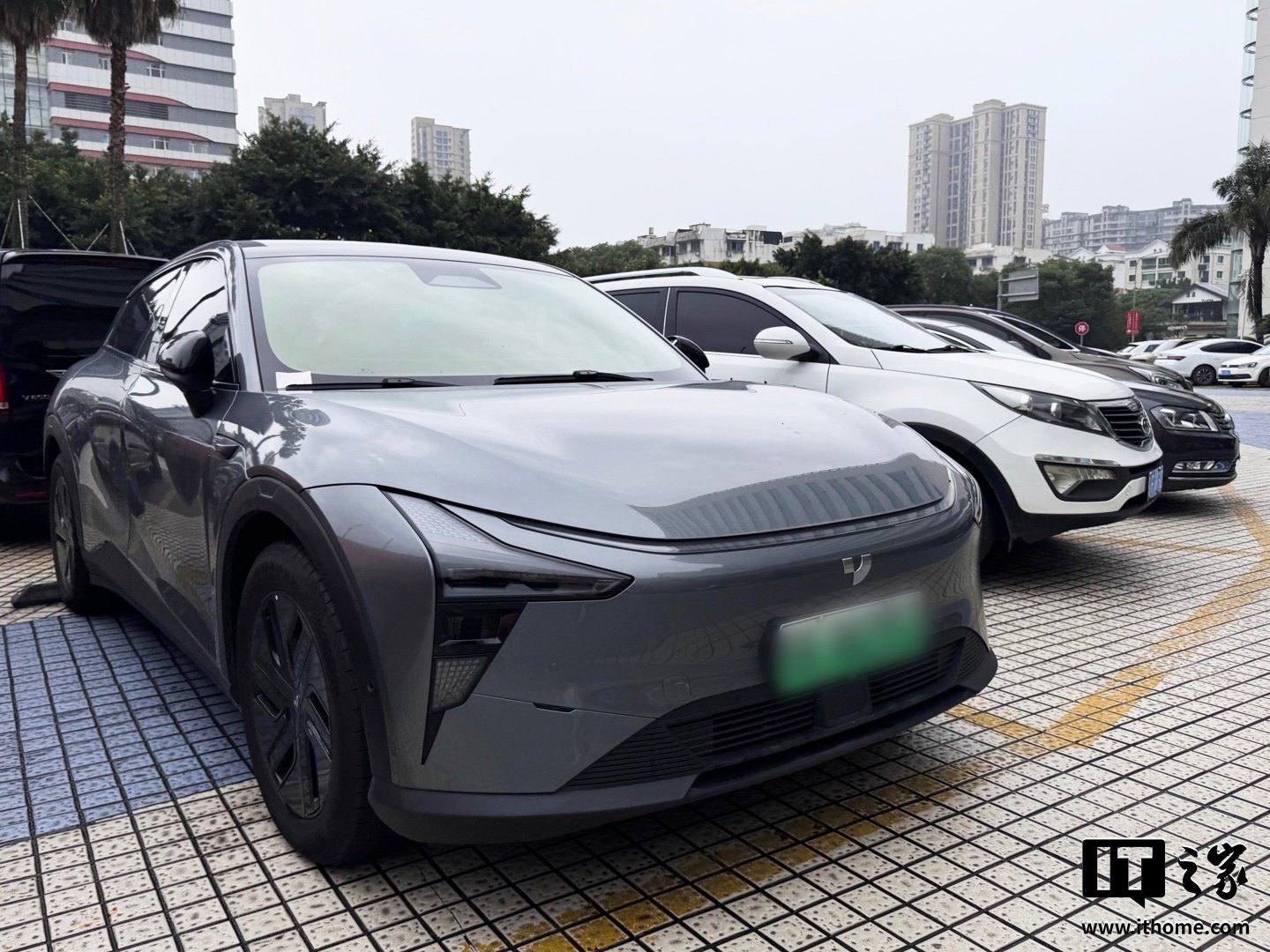 新能源车企倒闭潮下“烂尾堆料车”意外催生市场，原价七八折“抄底”受年轻人青睐