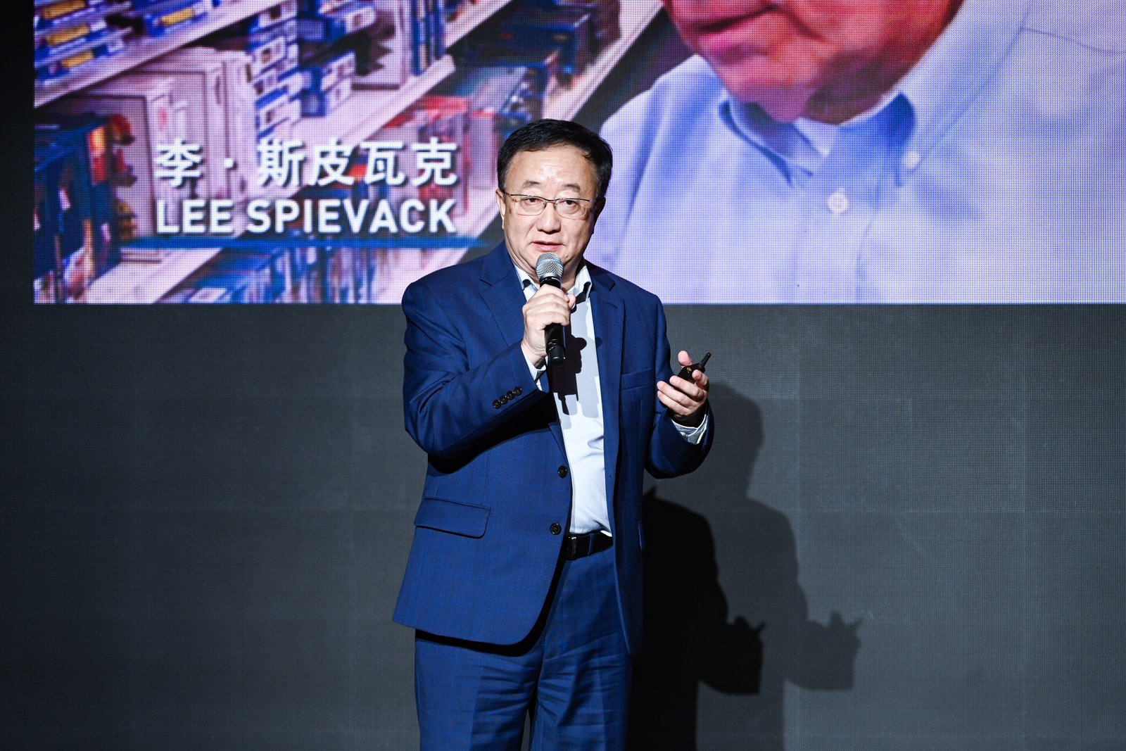 图为华熙生物皮肤与营养科学创新与转化研发中心总经理石海宁
