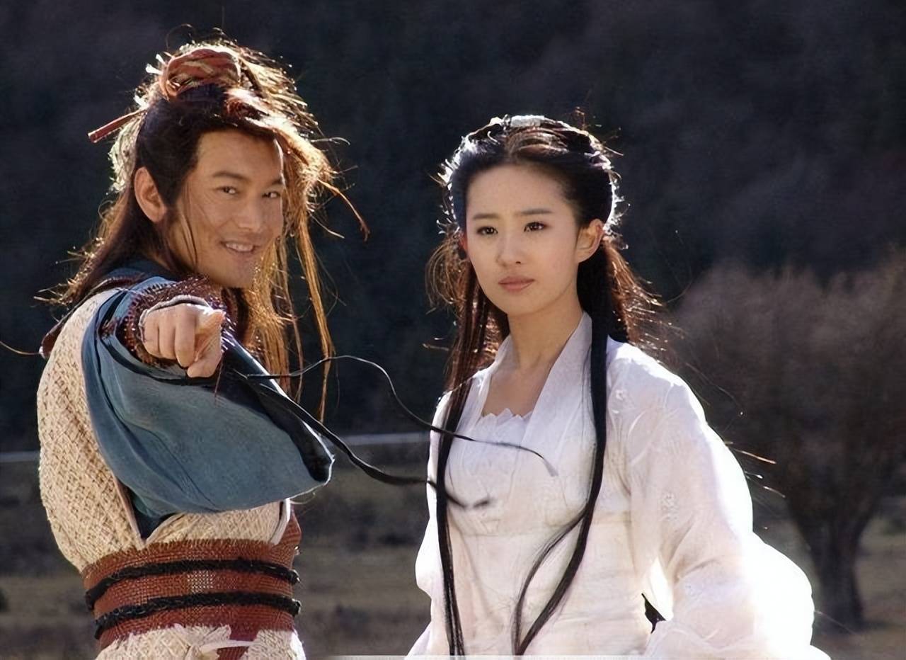 刘亦菲点赞黄晓明《阳光俱乐部》，黄晓明回复：谢谢姑姑