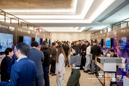 图注：会场外合作伙伴展位