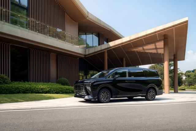 豪华MPV首破15万，星海V9重塑平价豪华