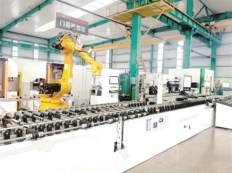 智能门窗生产线。 刘晓阳摄