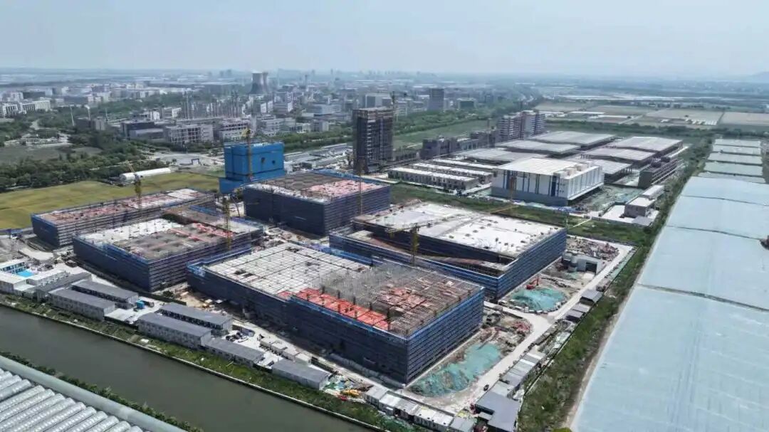 | 建设银行绍兴分行支持的长三角农产品冷链智慧物流中心及农批市场项目。