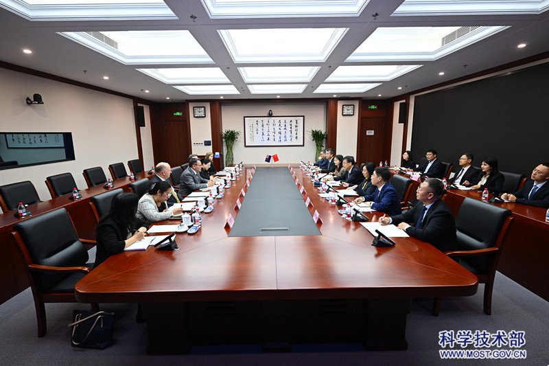 　　科技部、中国科学院、国家自然科学基金委员会相关单位负责同志，新西兰驻华大使乔文博等参加会见。