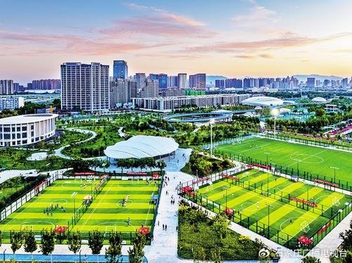 近日，市民在中央绿色体育公园运动。（资料片） 图片来自石家庄经济高质量发展和城市更新图片展