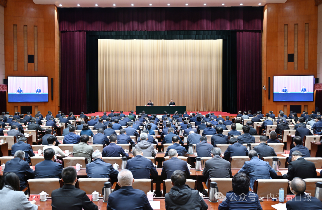 　　10月30日，学习贯彻党的二十届四中全会精神中央宣讲团报告会在呼和浩特举行。草原云·内蒙古新闻网记者 马建兵 摄