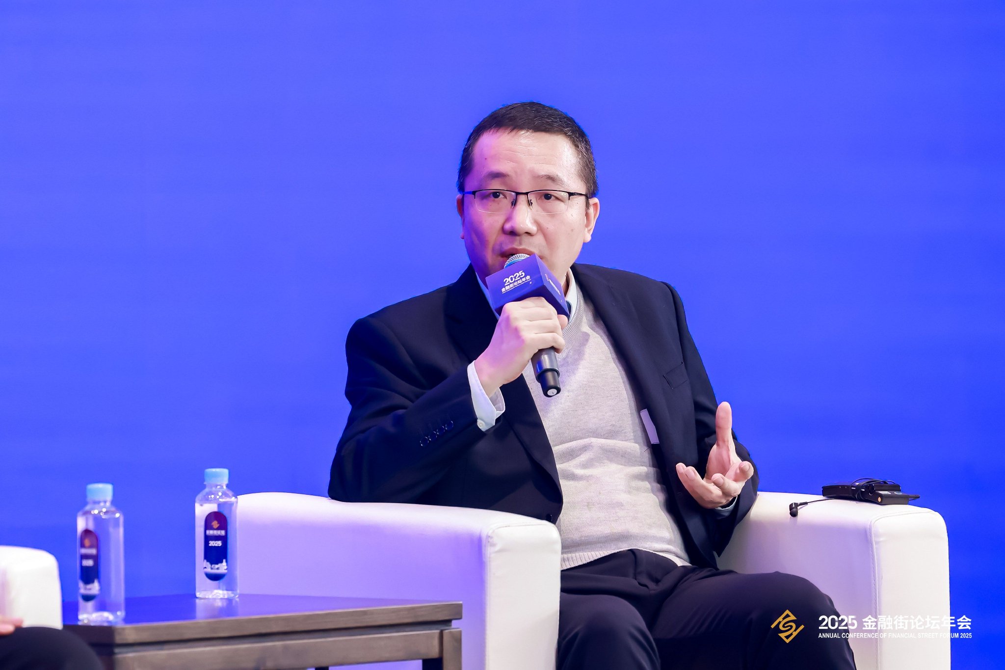 图为南京银行信息技术部总经理叶照