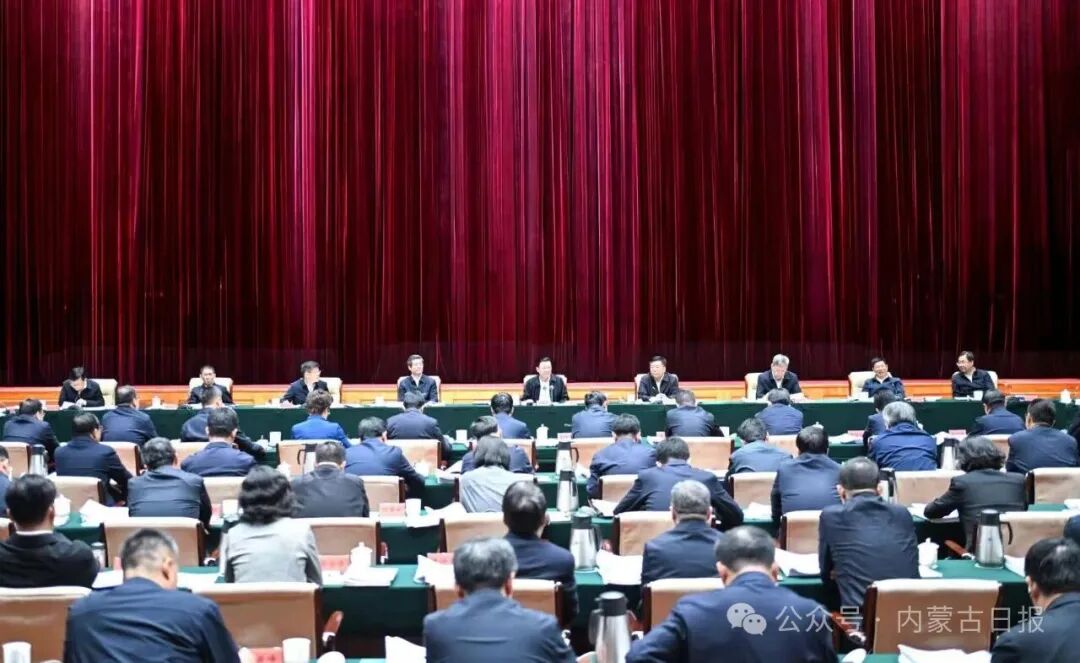 10月31日,全区经济形势分析会在呼和浩特召开,自治区党委书记王伟中主持会议并讲话。草原云·内蒙古新闻网记者 马建兵 摄