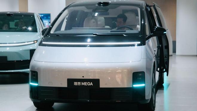 理想回应召回:MEGA起火事件尚未形成最终技术结论,内部调查显示同批次冷却液防腐性能不足