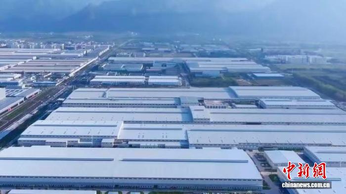 航拍西安高新区一新能源乘用车零部件生产项目。(西安高新区供图)