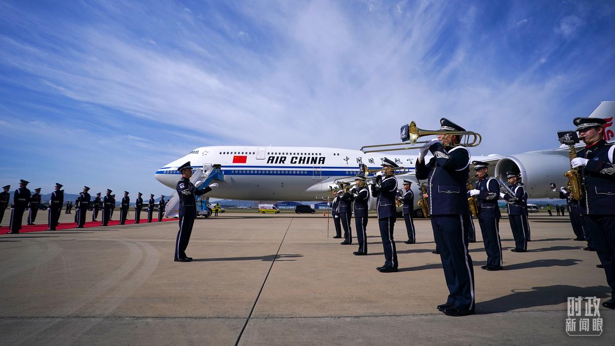 △专机抵达釜山。（总台记者李晋拍摄）