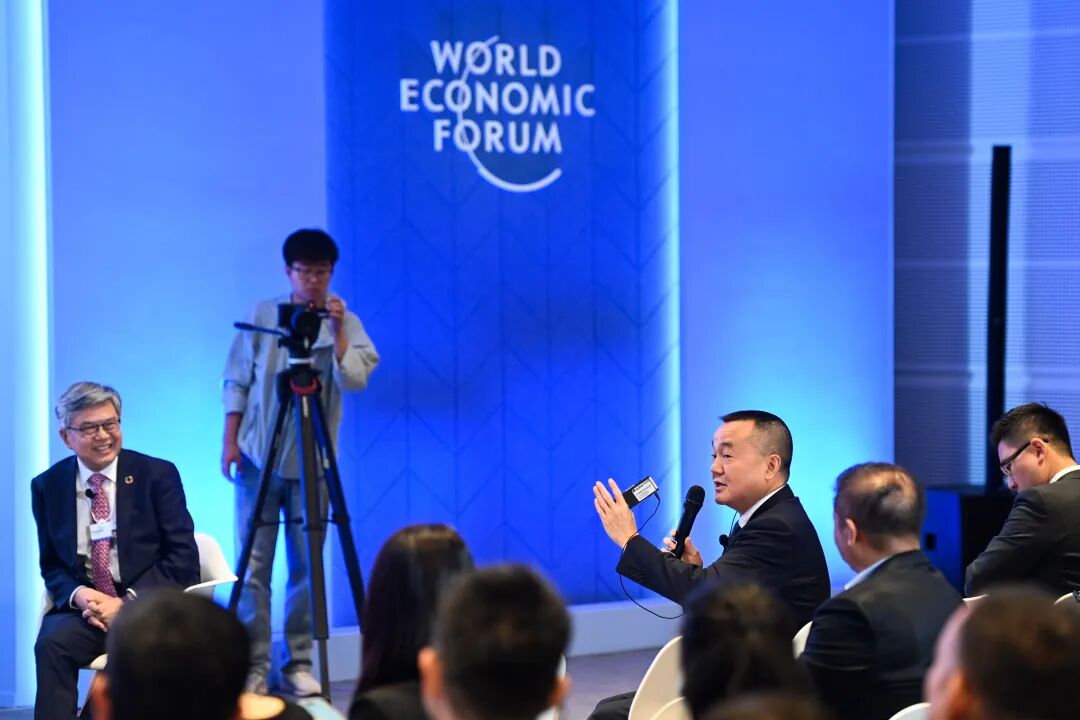 泸州老窖集团（股份）公司党委书记、董事长刘淼在天津夏季达沃斯论坛现场分享传统产业创新经验  图片来源：公司供图