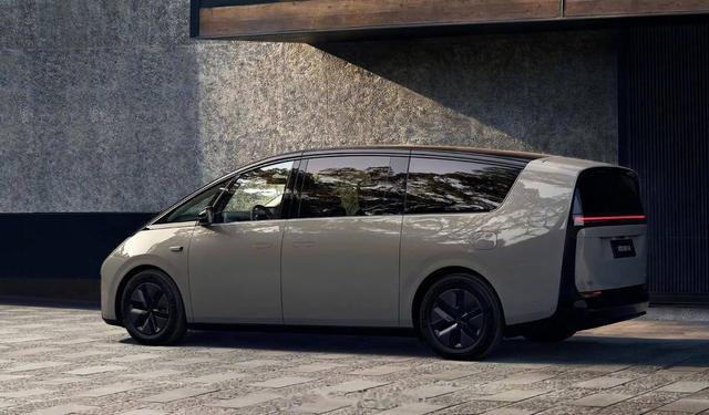 17.64亿!理想MEGA召回预估成本创纪录,主动担责撬动行业规范变革|封面独家