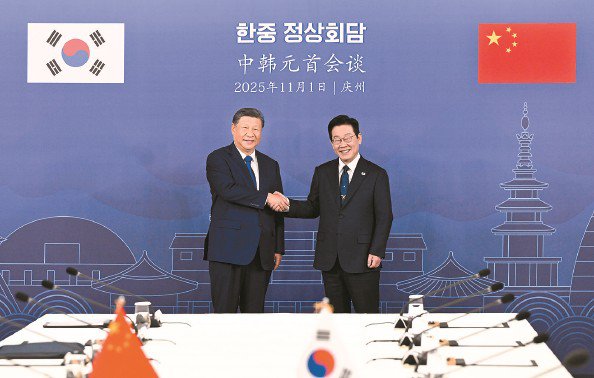 当地时间11月1日下午，韩国总统李在明同中国国家主席习近平在庆州博物馆举行会谈 新华社记者 申宏 摄