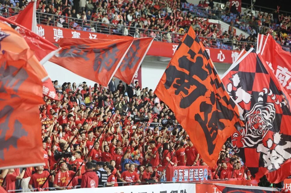 历经176天，苏超首个赛季落幕，但我们赢得的一切依然闪闪发光。