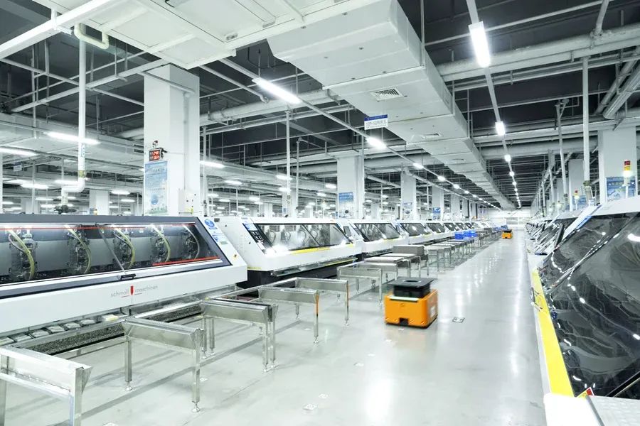 胜宏科技自动化车间一角。