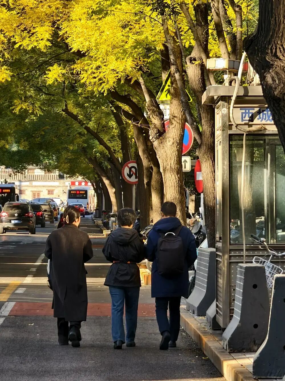 下午参与谈判的企业代表离场 图片来源：财联社记者/摄