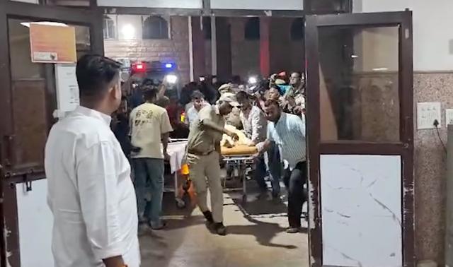 印度两车相撞致15人死亡，莫迪表示哀悼