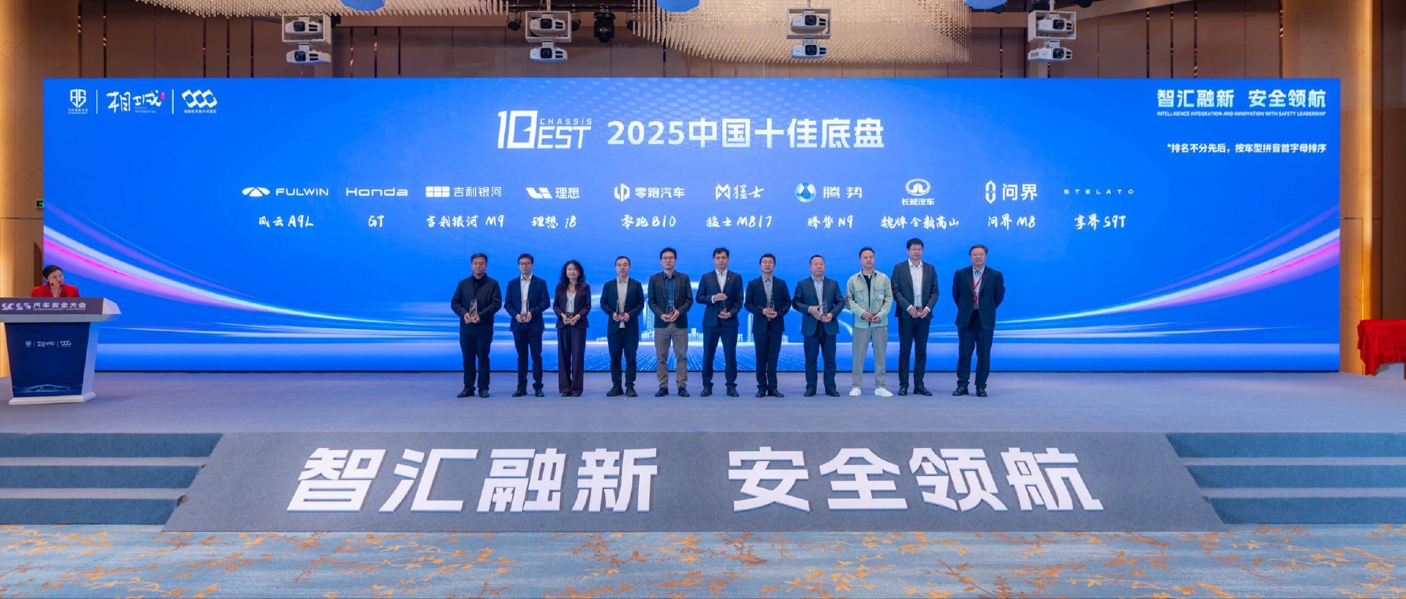 安全又好开，猛士M817以四项权威大奖，树立豪华智能越野SUV新价值