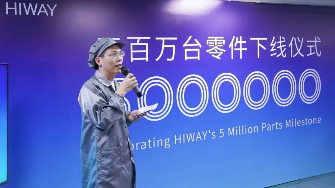 海微科技第500万台零部件下线，系搭载蔚来ES8的Mini LED吸顶屏