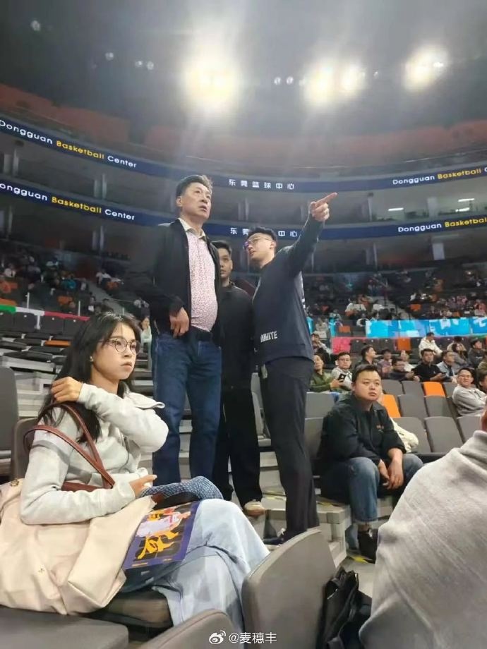 广东全运男篮今晚首秀 广东宏远功勋教头李春江现身主场