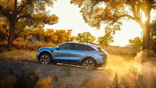 打造一辆“全家都满意的豪华SUV”，极氪7X焕新登场