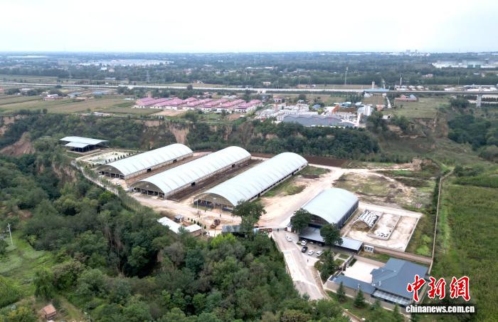 圖為俯瞰西峰區耀輝養殖農民專業合作社。(資料圖)盤小美 攝