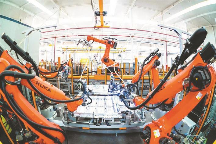 湖北敏能汽车零部件有限公司自动化生产线。 (咸安区委宣传部供图)