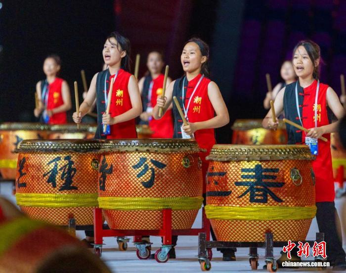 圖為十五運會開幕禮暖場表演「二十四節令鼓」綵排。張力堅 攝