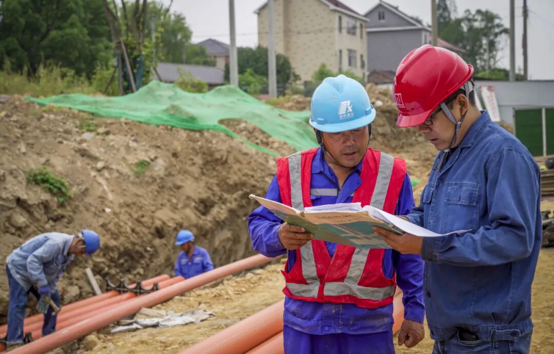 ▲国网杭州供电公司在区域规划阶段就推动政府将电力管沟纳入市政道路建设。黄辉　摄
