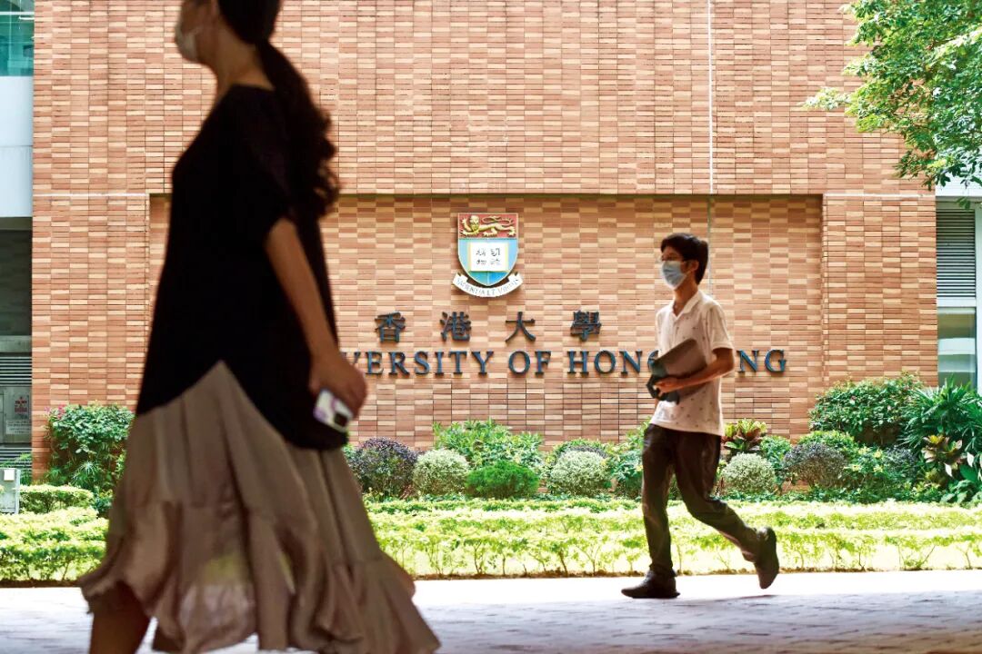 香港大學、香港中文大學都表示，本學年堵截了數百宗疑似使用假學曆申請入讀的案例。圖/中新