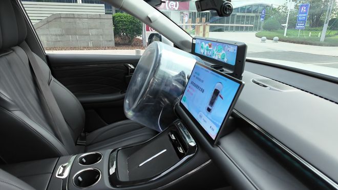 实探无人驾驶出租车：跑4公里13元，小马智行第七代Robotaxi今日开始接单